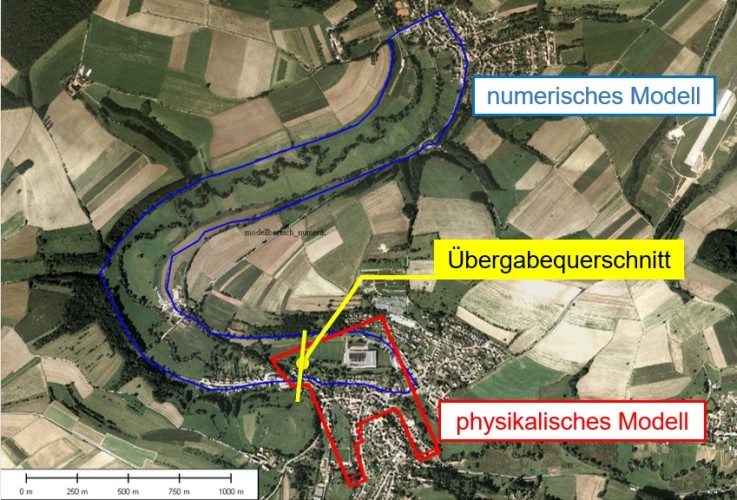 Hybrider Modellaufbau zur Entwicklung eines Hochwasserschutzkonzeptes entlang eines teilweise stark bebauten Gewässerabschnittes