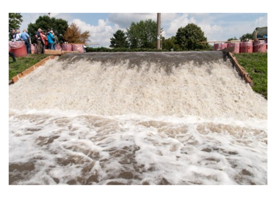 Überströmter Deich